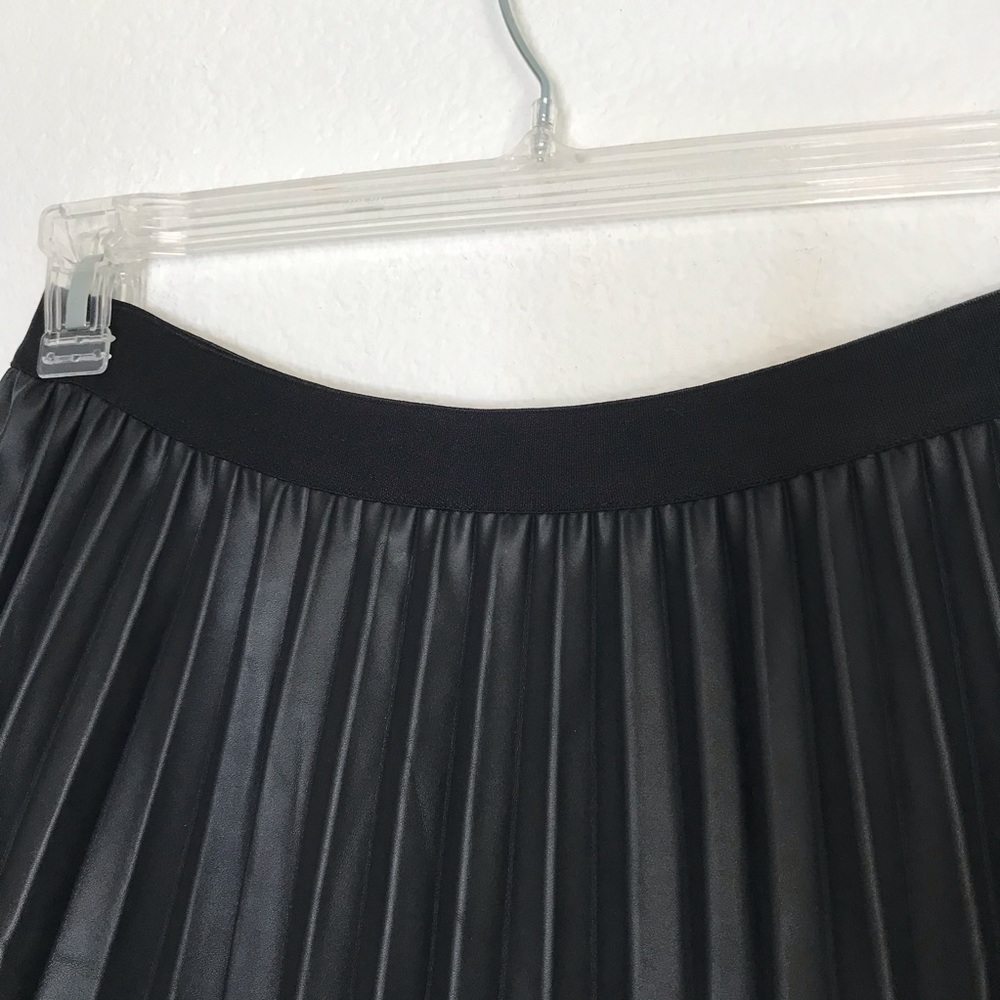 M.S.S.P. L black pleated Faux leather skirt - Picture 3 of 13